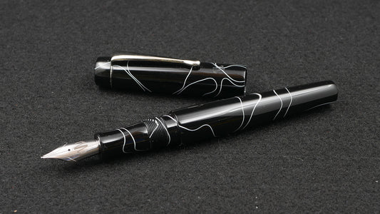 Townsend - Small – White lines on black acrylic - clip - Jowo #6 nib