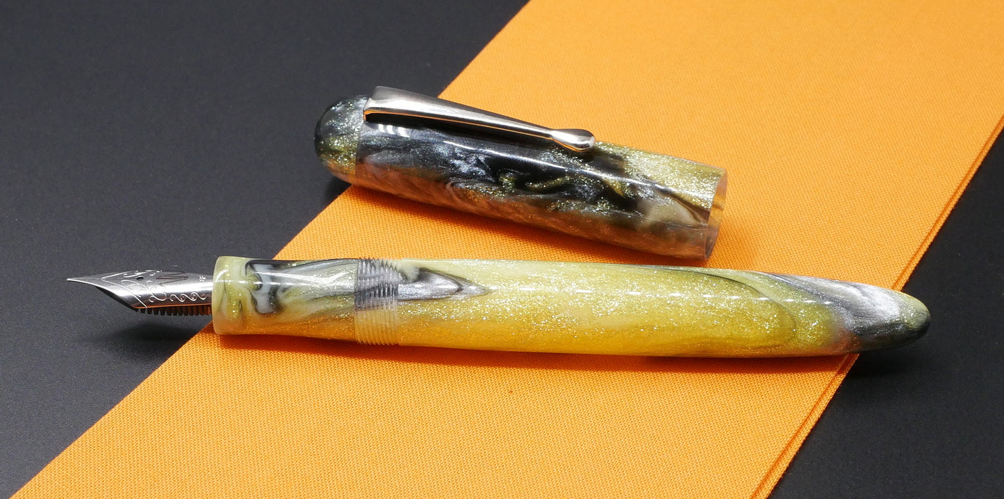 Sumpter - Medium - CORRL/Dupras Argent Yellow resin - clip - #6 nib