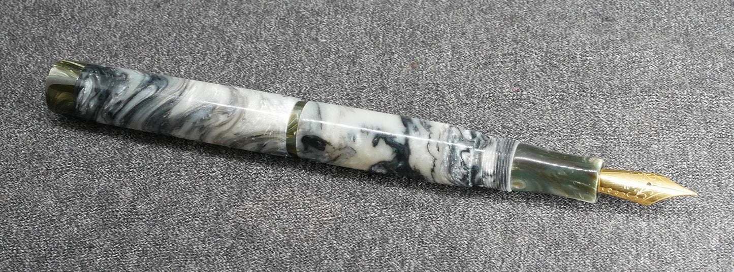 Como - Small - Muttblanks green and white resins - #6 nib (can take a clip)