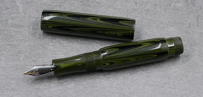 Como - Slim - Nikko Light Green ripple ebonite - #5 nib